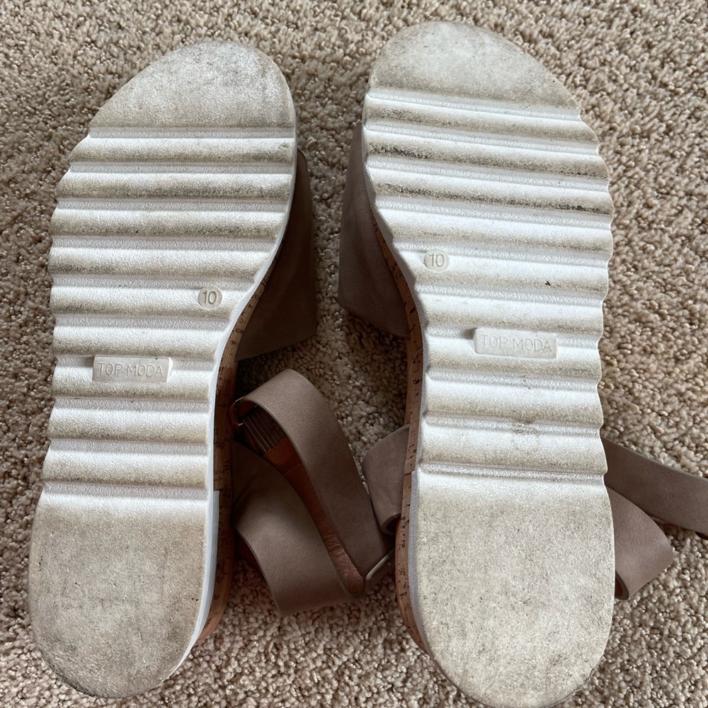 Women's Tan Platform Sandals - Picture 6 of 8